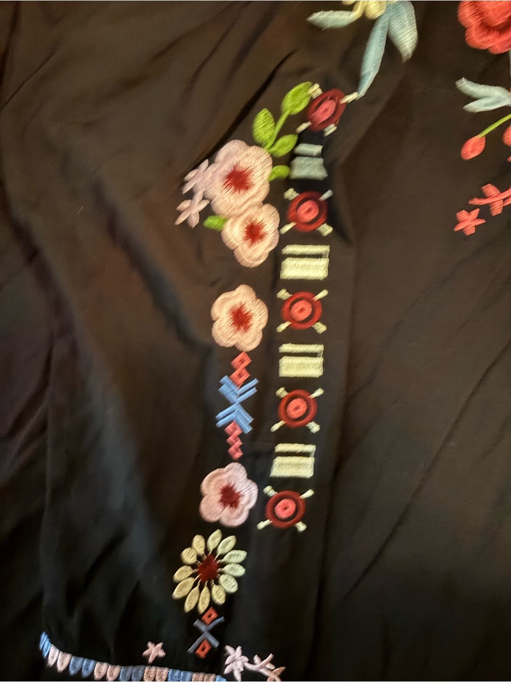 Black Floral Embroidered Women's Tunic with V-Neck - Picture 6 of 10